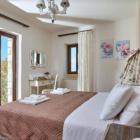 Orelia Cretan Villas & Deluxe Apartments 卡米拉日 外观 照片